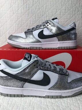 Nike Dunk Low Shoes Women’s SZ 9 Metallic Silver DO5882-001